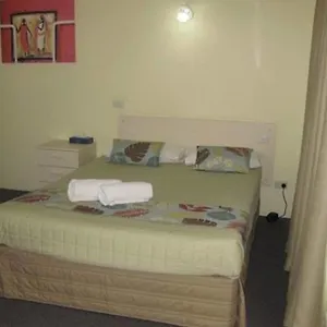 https://twin-pines-motel.queenslandhotels.net